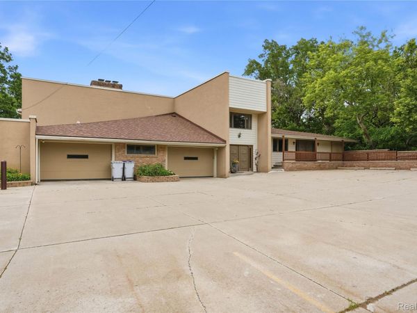 11032 Grand River Road , Green Oak Township, Mi 48116