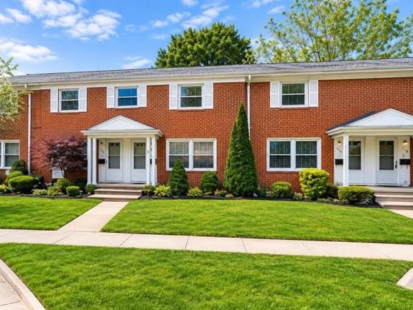 6882 Country Lane, Dearborn Heights, Mi 48127