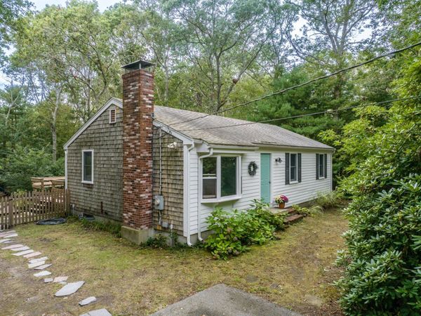 666 Boxberry Hill Rd, Falmouth, MA 02536