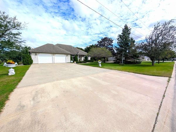 1005 E 8th Street, Cresco, IA 52136