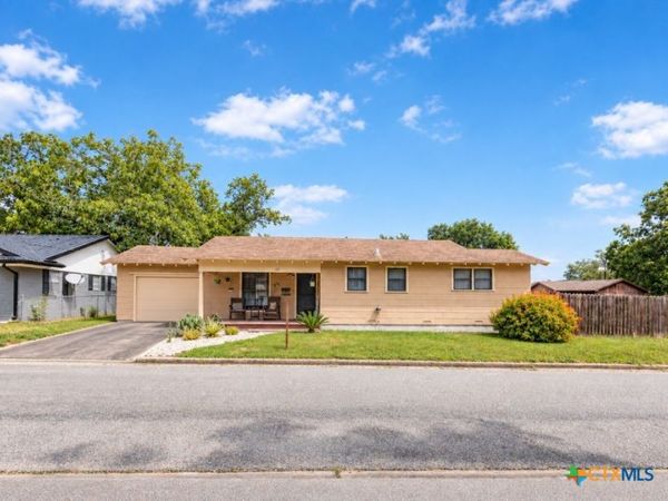 600 N Market Street , Hallettsville, TX 77964