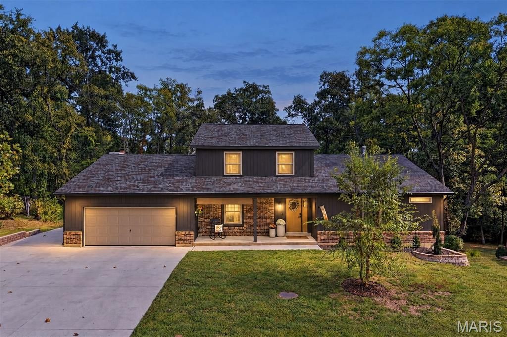32 Country Lane Court, Saint Charles, MO 63304 Main Photo