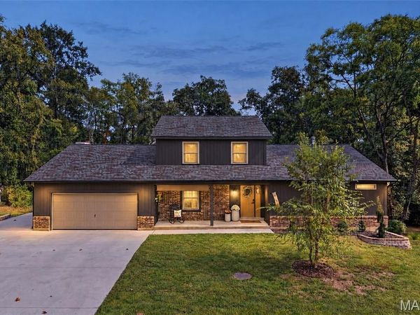 32 Country Lane Court, St Charles, MO 63304