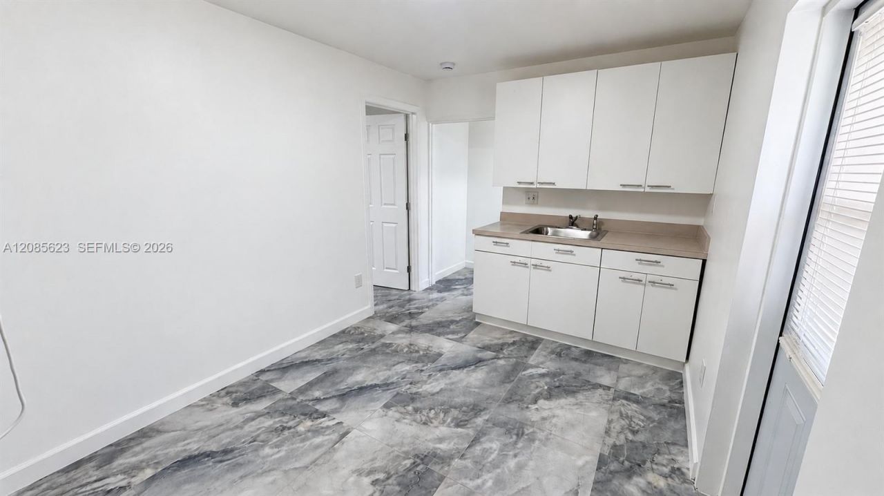2731 NW 100th St , Unit C, Miami, FL 33147 Photo