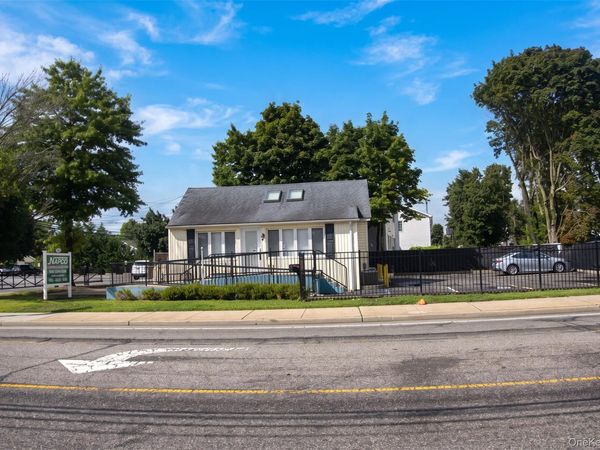 946 Little East Neck Road , West Babylon, NY 11704