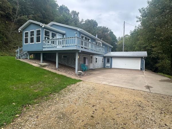 39494 360th Street, Guttenberg, IA 52052