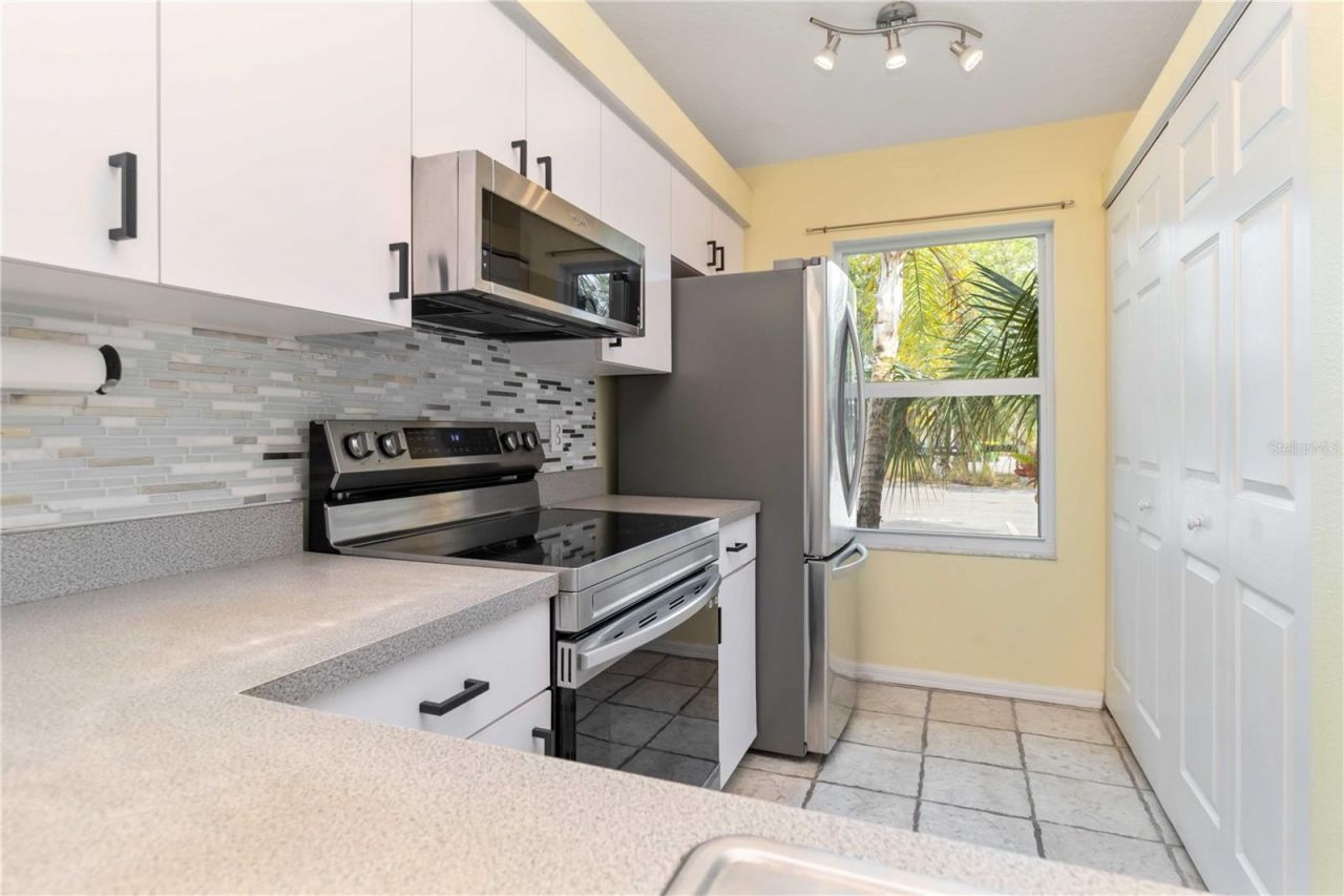 642 N Jefferson Avenue , Unit 13, Sarasota, FL 34237 Photo