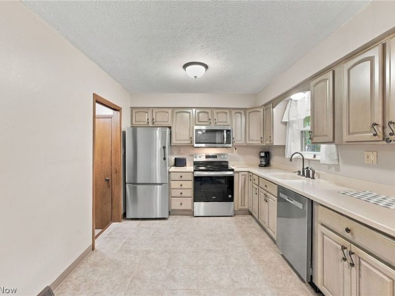 20182 Drake Road, Strongsville, OH 44149 Photo 14