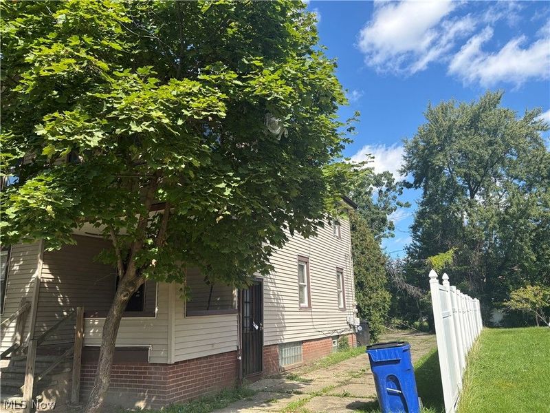 12501 Dove Avenue, Cleveland, OH 44105 Photo 3