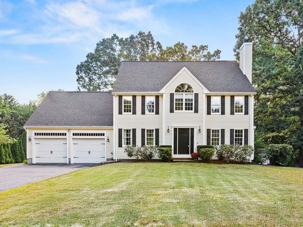 15 River Edge Rd, Mansfield, MA 02048