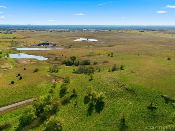 10 N Sandstone Avenue , Skiatook, OK 74070