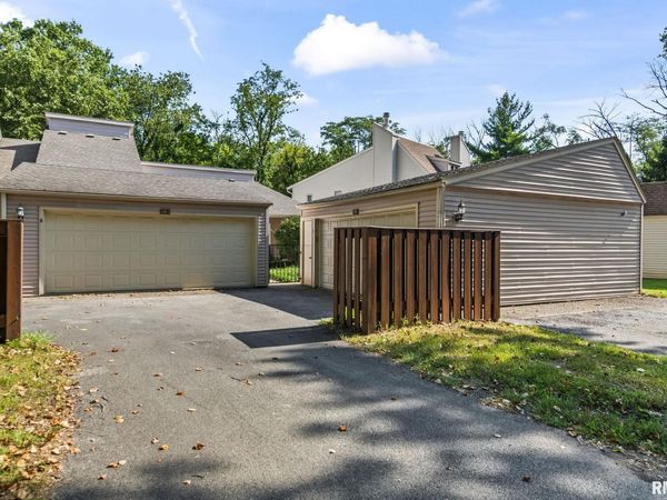 5 COUNTRY Place, Springfield, IL 62703