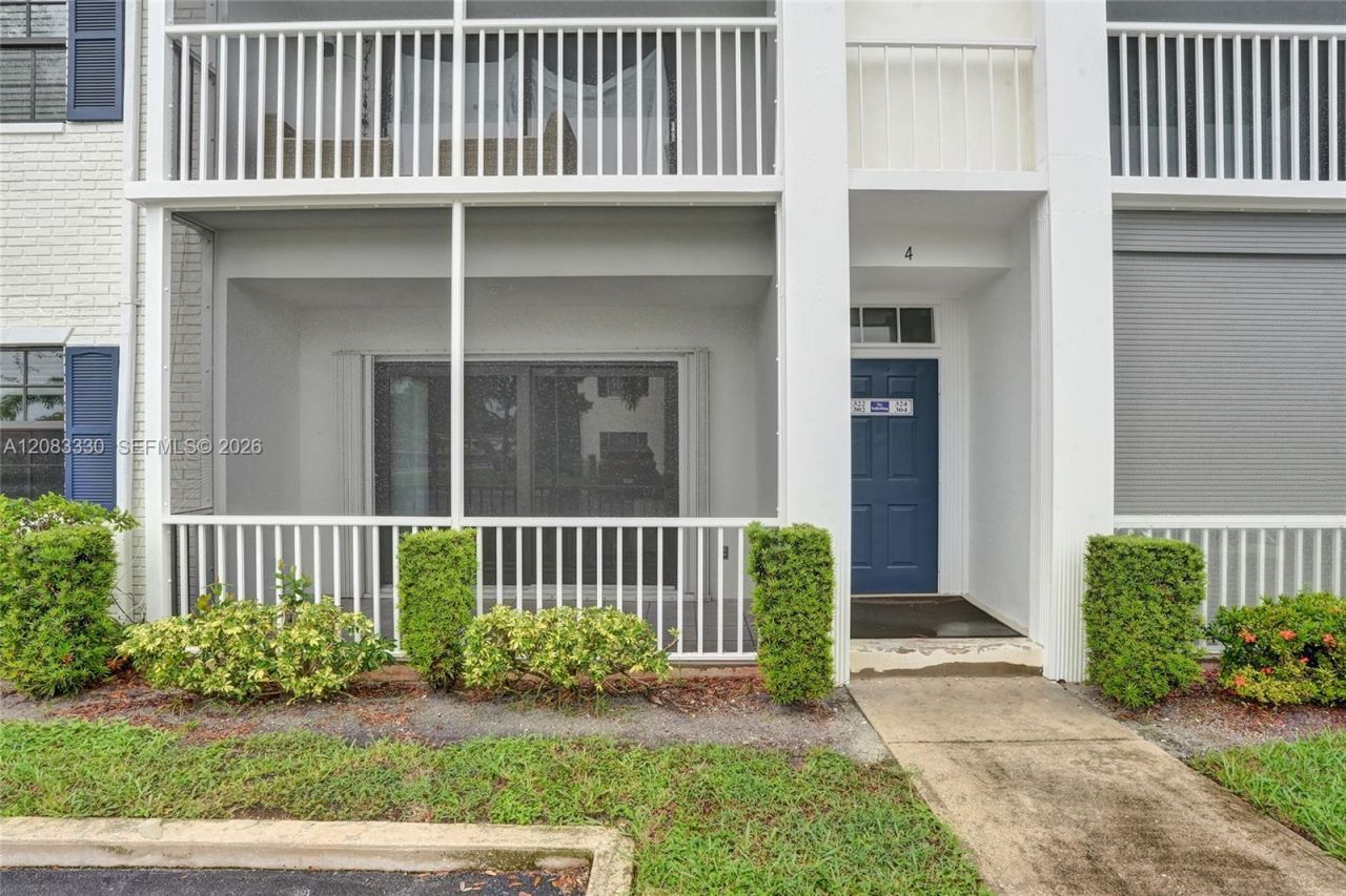 130 Cypress Club Dr, Unit 302, Pompano Beach, FL 33060 Photo