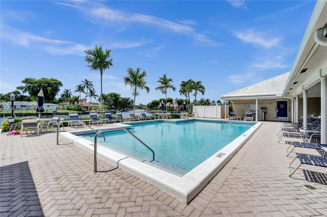130 Cypress Club Dr, Unit 302, Pompano Beach, FL 33060 Photo
