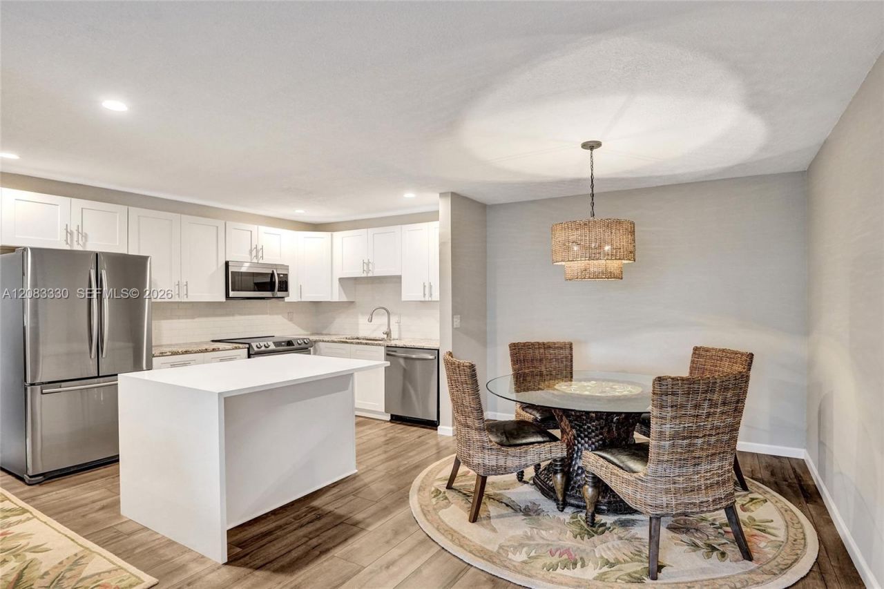 130 Cypress Club Dr, Unit 302, Pompano Beach, FL 33060 Photo