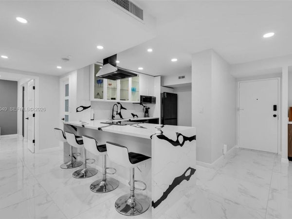 3800 Hillcrest Dr , Unit 203, Hollywood, FL 33021