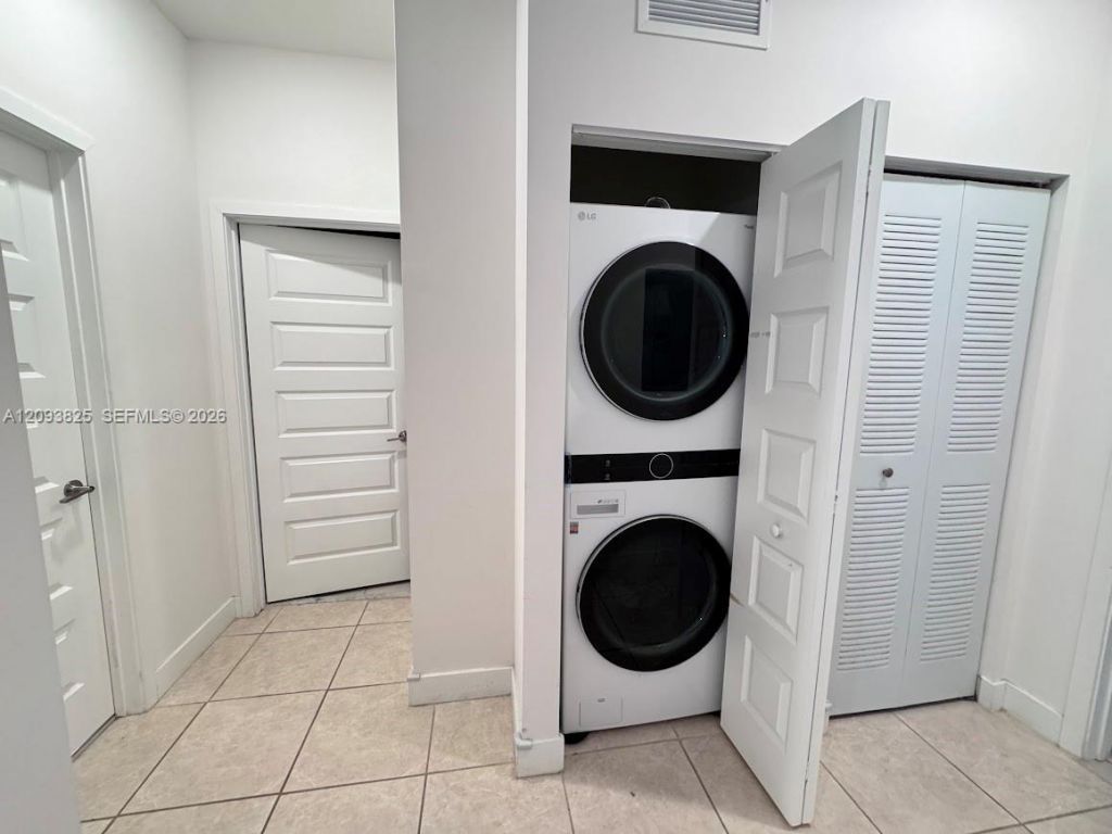 8015 NW 104th Ave , Unit 38, Doral, FL 33178 Photo