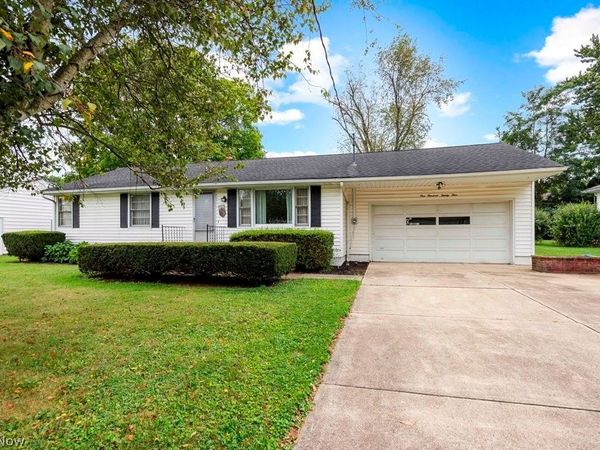 124 Yunker Court , Elyria, OH 44035