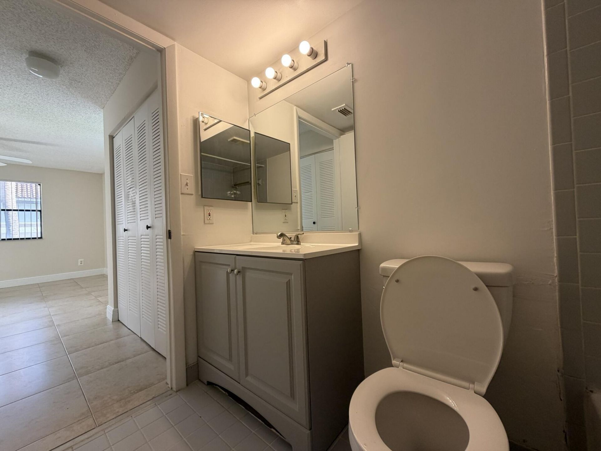 520 S Park Road, Unit 22-12, Hollywood, FL 33021 Photo