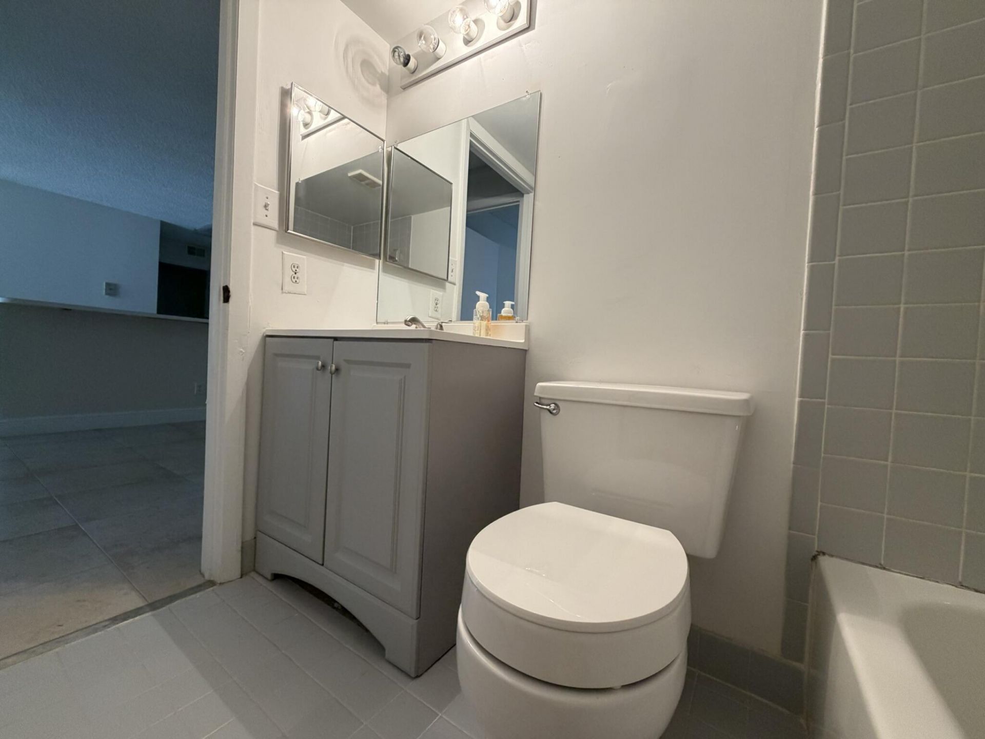 520 S Park Road, Unit 22-12, Hollywood, FL 33021 Photo