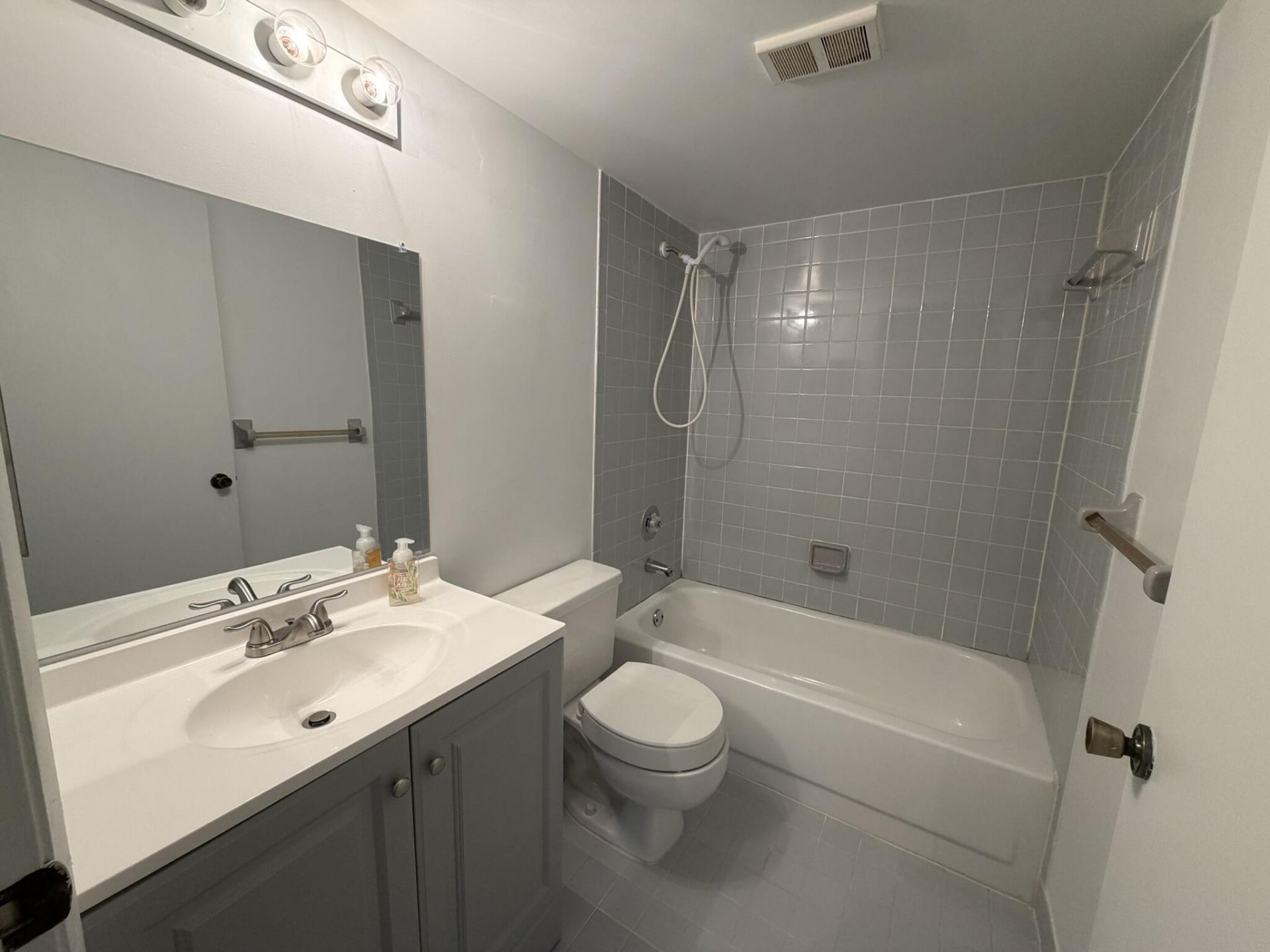 520 S Park Road, Unit 22-12, Hollywood, FL 33021 Photo
