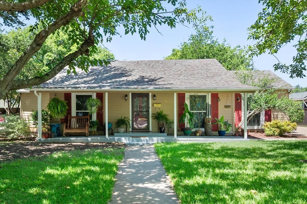 502 Bellevue Drive, Cleburne, TX 76033 Main Photo