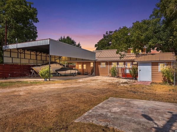 235 Burroughs, Seguin, TX 78155