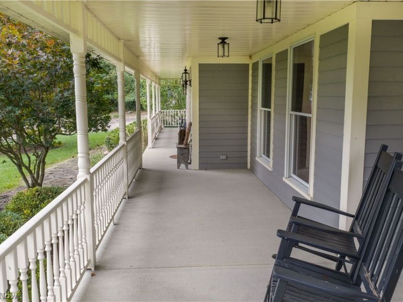 552 Springwood Circle SW, New Philadelphia, OH 44663 Photo 2