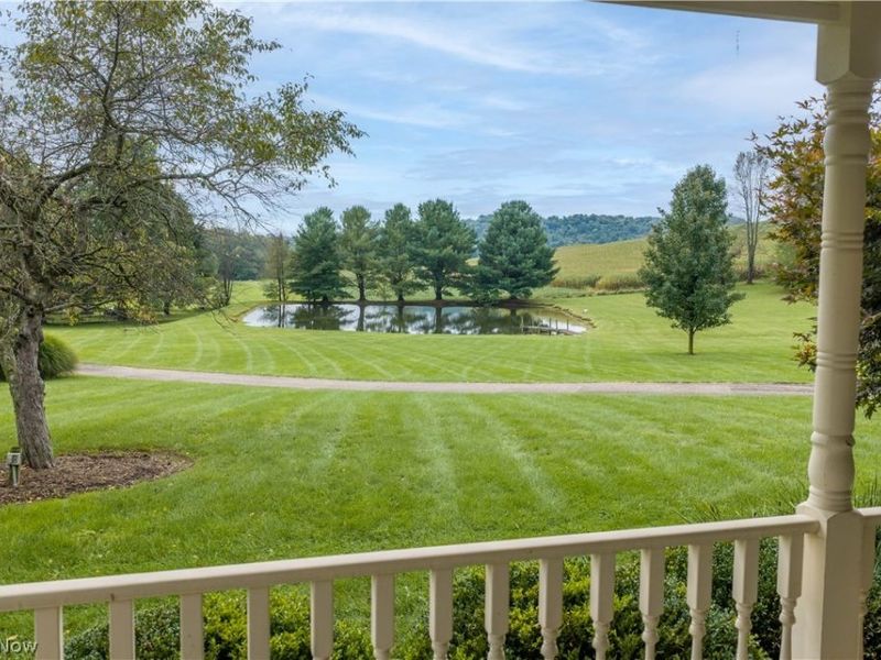 552 Springwood Circle SW, New Philadelphia, OH 44663 Photo 3
