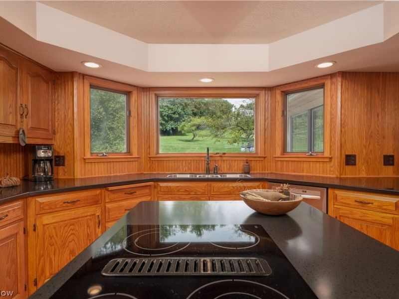 552 Springwood Circle SW, New Philadelphia, OH 44663 Photo 9