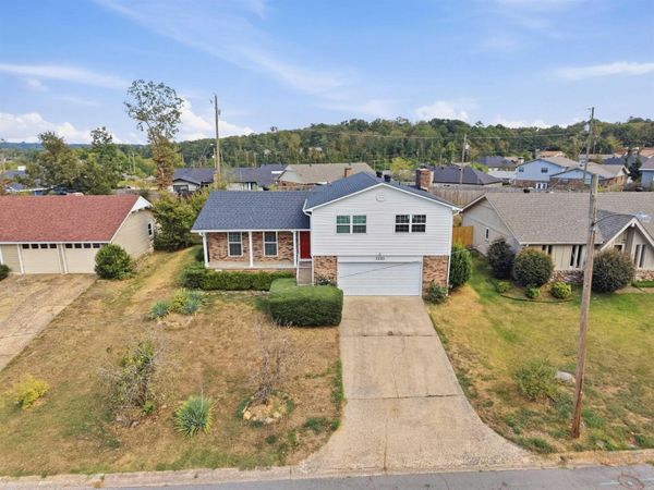 1121 Briar Creek Road, Little Rock, AR 72211