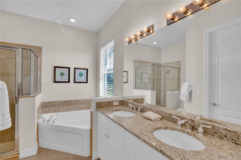 1835 Bridgepointe Circle, Unit 17, Vero Beach, FL 32967 Photo