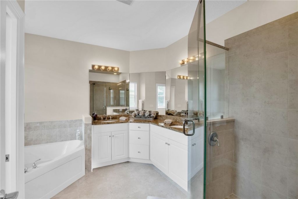 1835 Bridgepointe Circle, Unit 17, Vero Beach, FL 32967 Photo