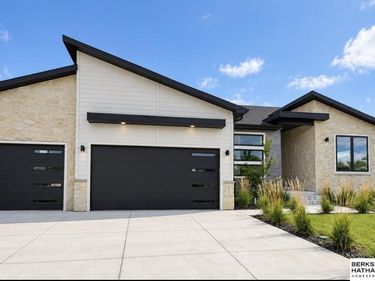 3520 Tree Line Drive, Lincoln, NE 68516