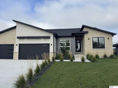 3520 Tree Line Drive, Lincoln, NE 68516