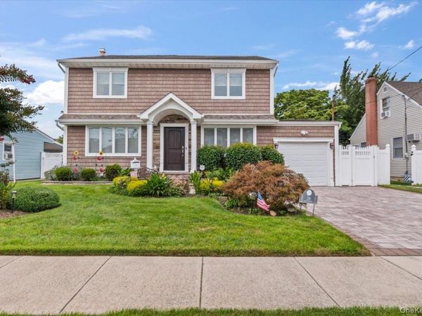 28 Lee Avenue , Bethpage, NY 11714