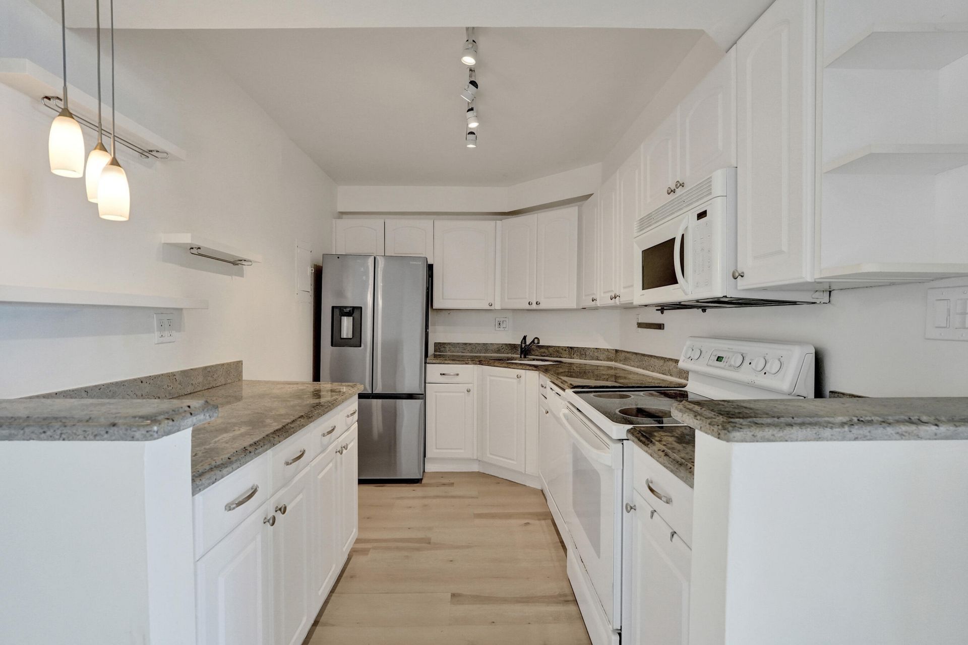 3031 N Ocean Boulevard, Unit 805, Fort Lauderdale, FL 33308 Photo