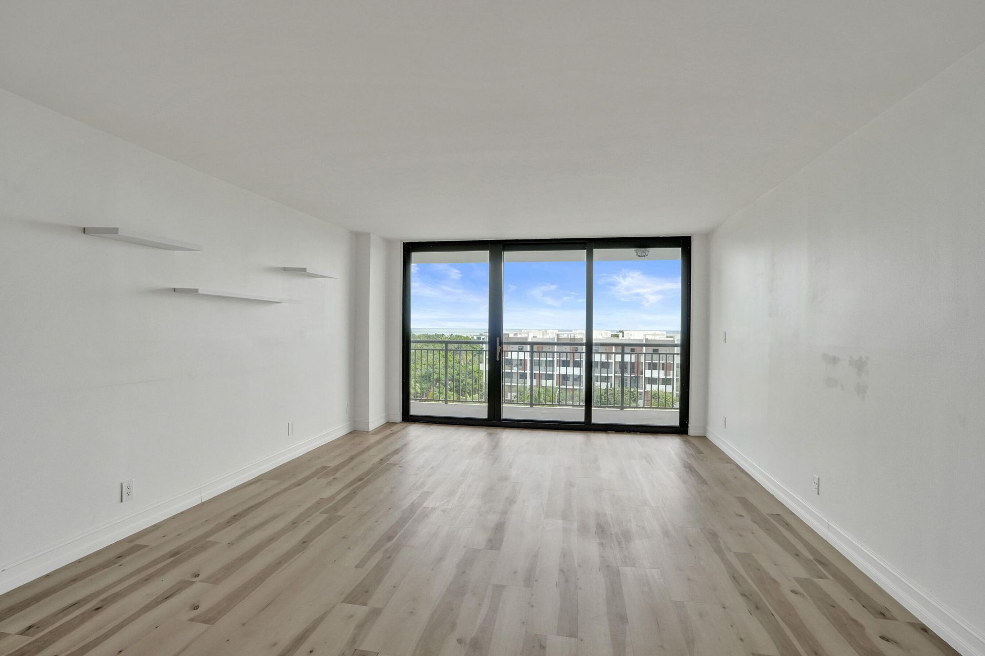 3031 N Ocean Boulevard, Unit 805, Fort Lauderdale, FL 33308 Photo