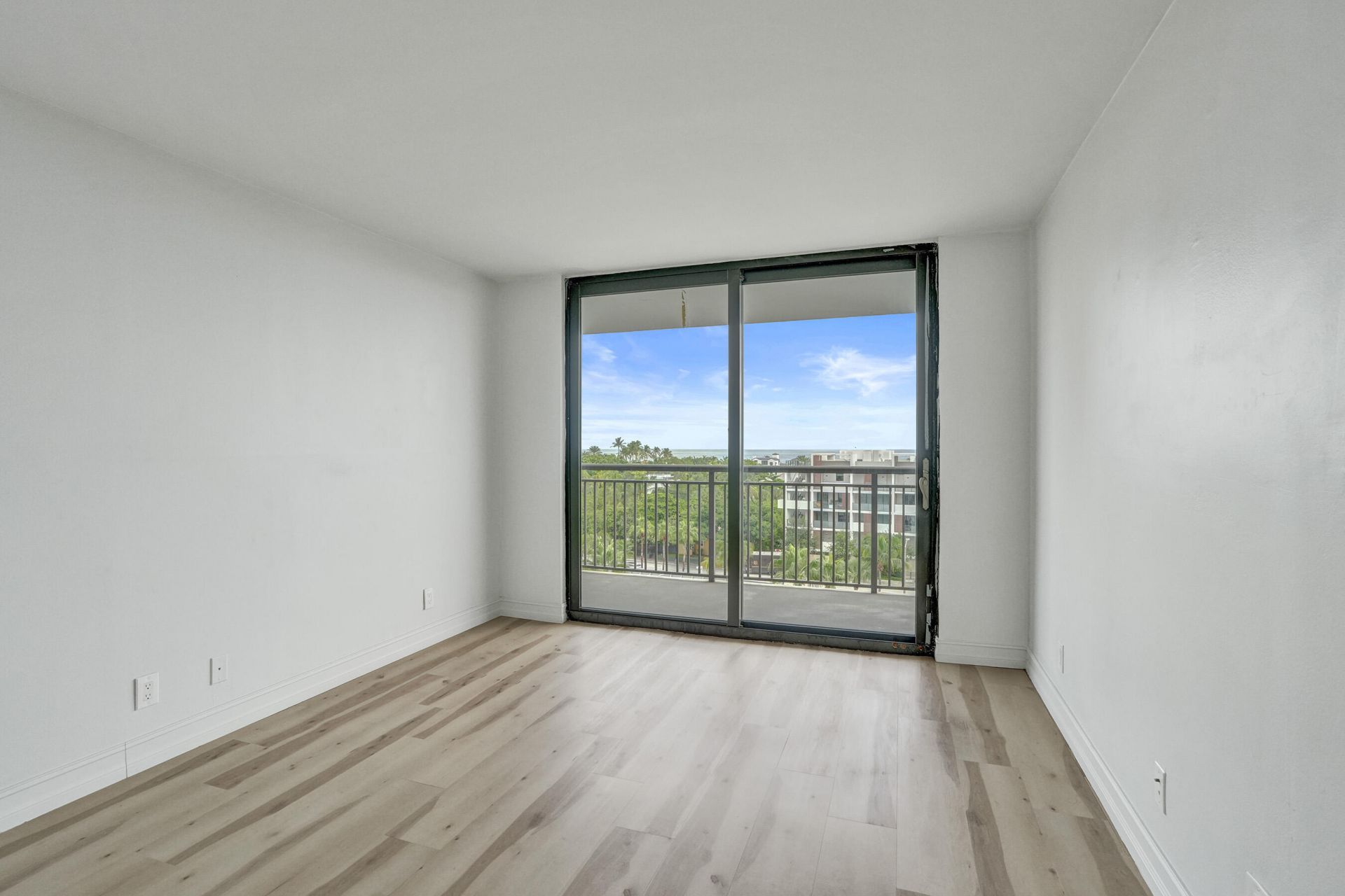 3031 N Ocean Boulevard, Unit 805, Fort Lauderdale, FL 33308 Photo