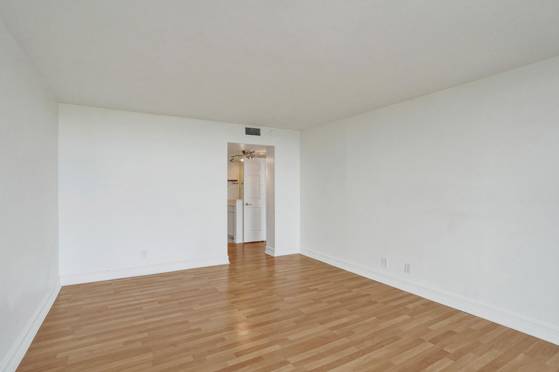 3031 N Ocean Boulevard, Unit 805, Fort Lauderdale, FL 33308 Photo