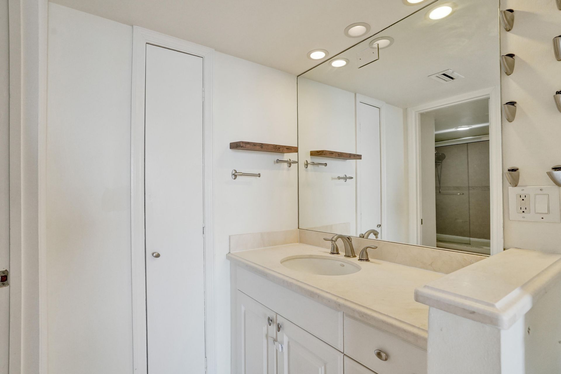 3031 N Ocean Boulevard, Unit 805, Fort Lauderdale, FL 33308 Photo