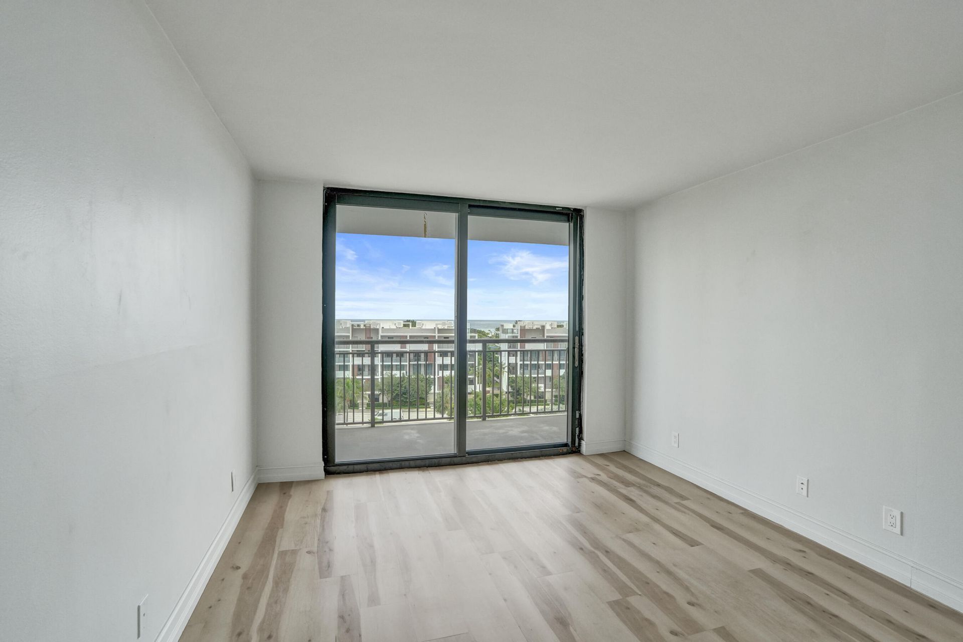 3031 N Ocean Boulevard, Unit 805, Fort Lauderdale, FL 33308 Photo