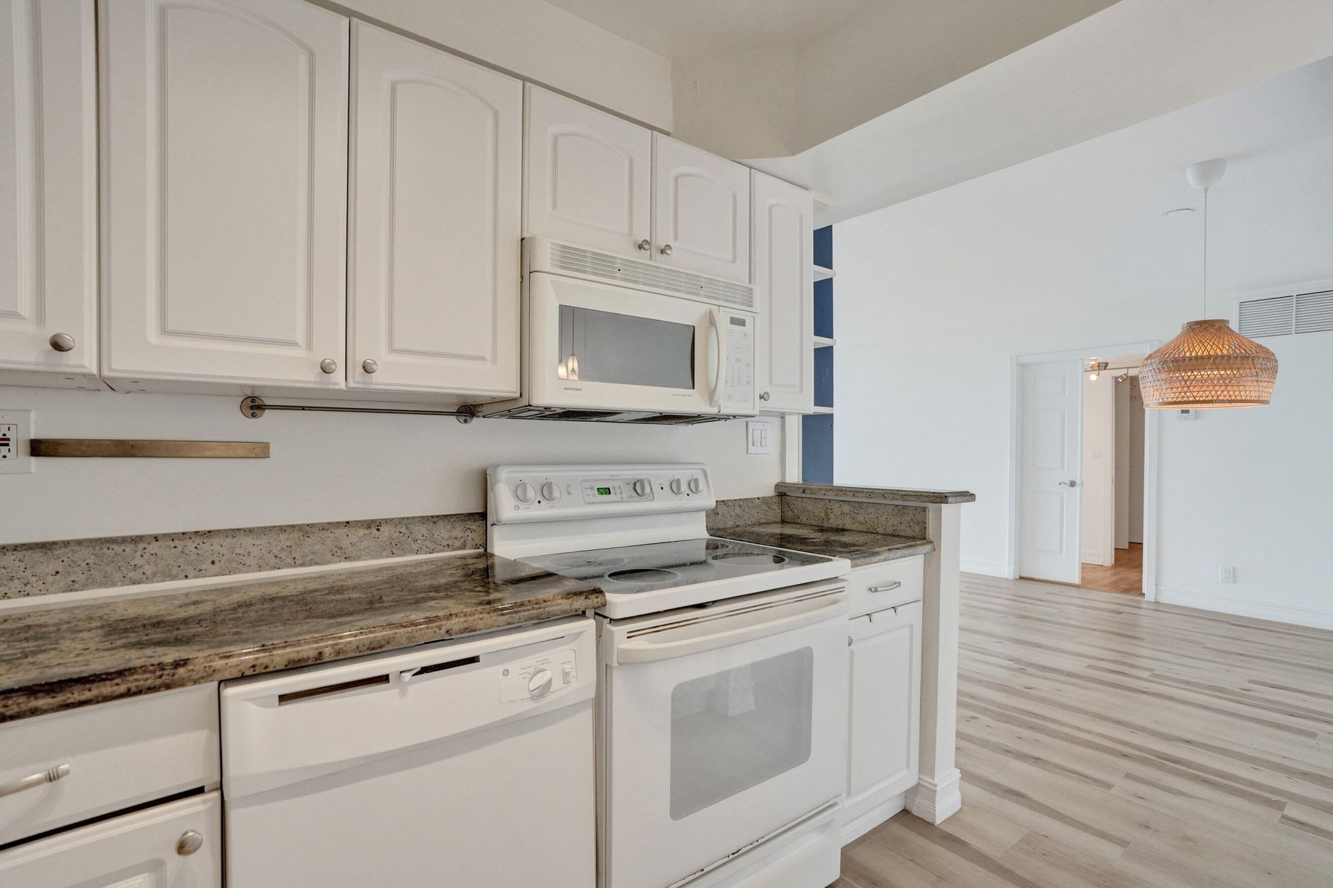 3031 N Ocean Boulevard, Unit 805, Fort Lauderdale, FL 33308 Photo