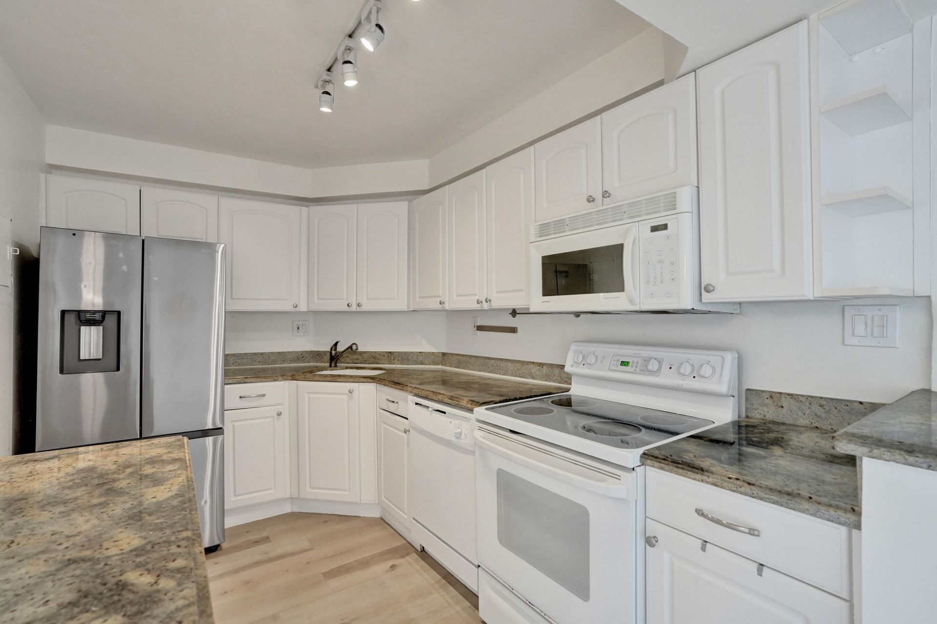 3031 N Ocean Boulevard, Unit 805, Fort Lauderdale, FL 33308 Photo