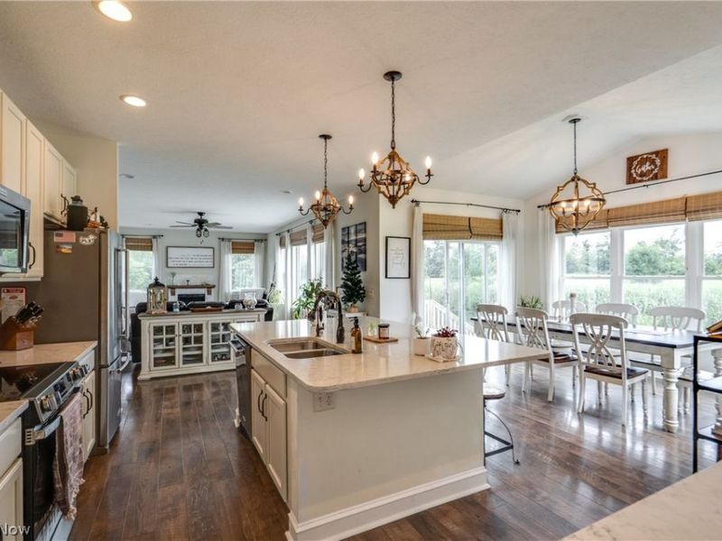 7253 Edison Street NE, Hartville, OH 44632 Photo 16