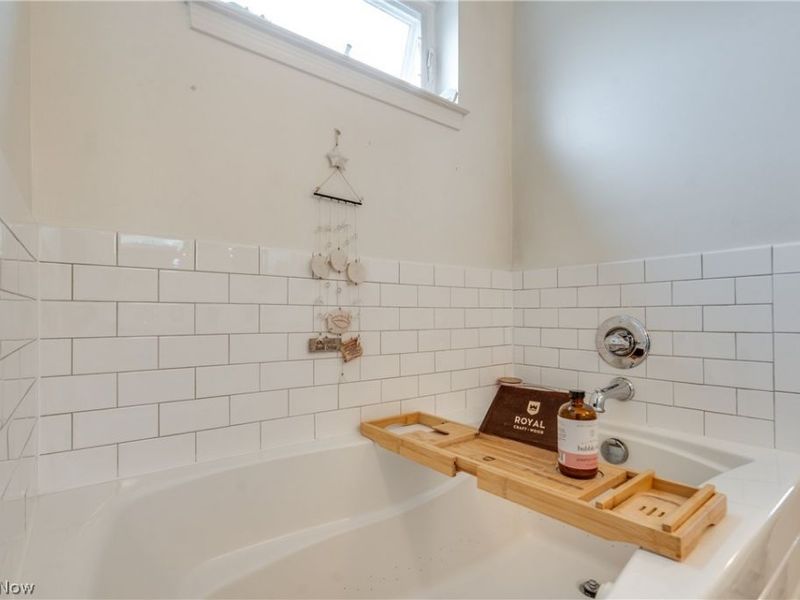 7253 Edison Street NE, Hartville, OH 44632 Photo 27