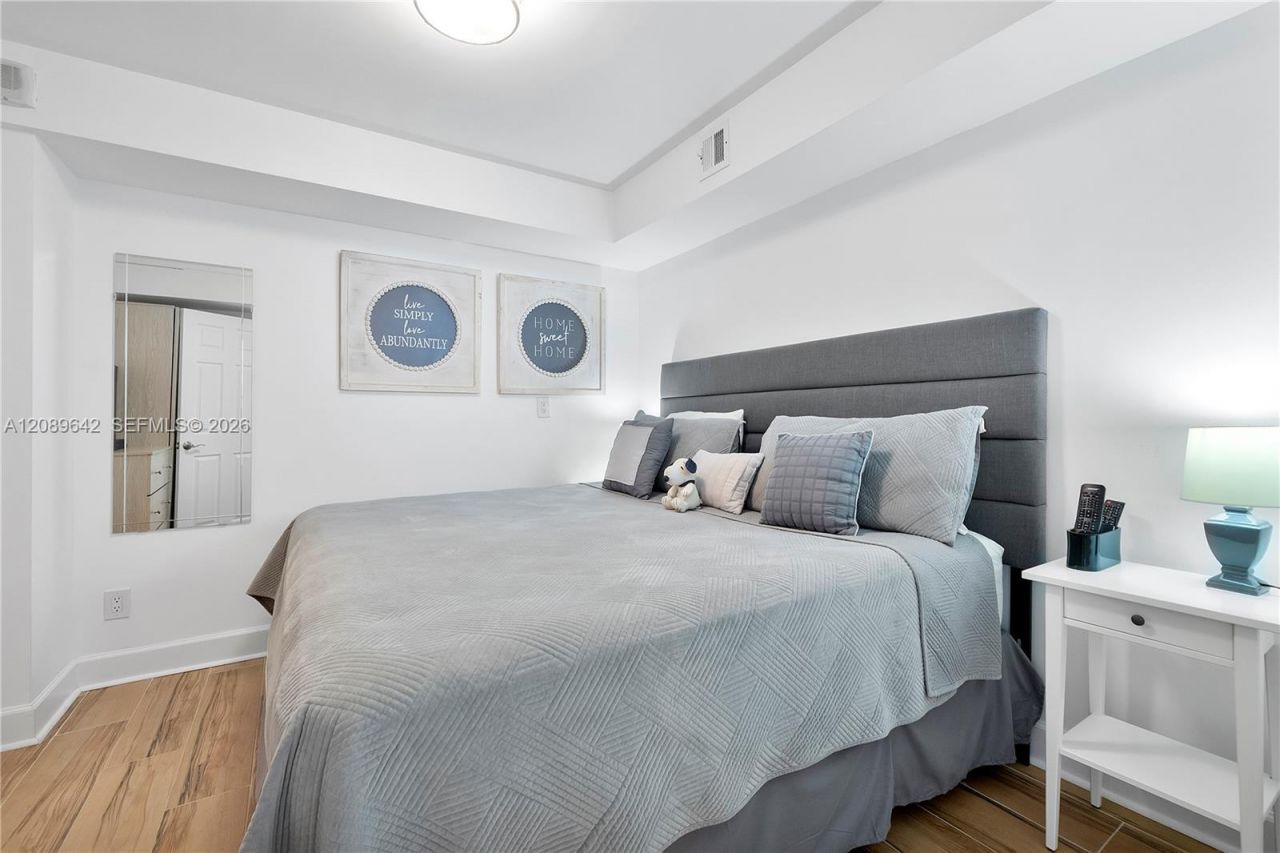 1800 Collins Ave , Unit 11B, Miami Beach, FL 33139 Photo