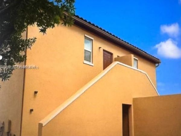 8470 NW 58th St , Doral, FL 33166