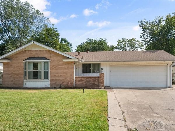 1924 Canterbury Street , Irving, TX 75062