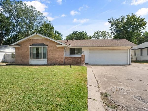 1924 Canterbury Street , Irving, TX 75062